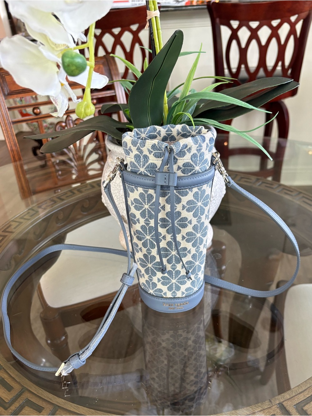 🩵🩵KATE SPADE FLOWER JACQUARD WATER BOTTLE HOLDER!🩵🩵